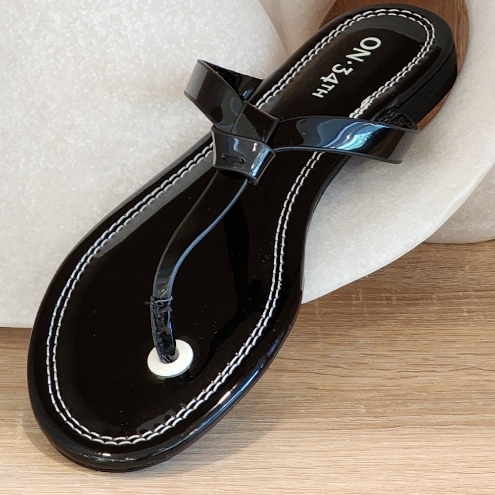On 34th Women's Galinaa Black Patent Knotted T-straps Slip-on Sandals Size 6.5 - Picture 8 of 9
